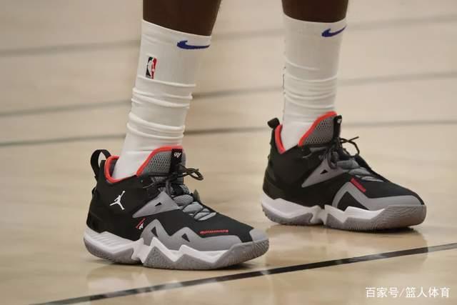活塞副总裁布莱克斯通勇敢抗癌，积极面对生活挑战